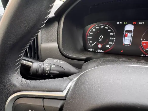 Volvo V90 2017 - 23750 EUR, 133014 km - AUTO.MOTO.pt - 133014km - foto 13 de 25