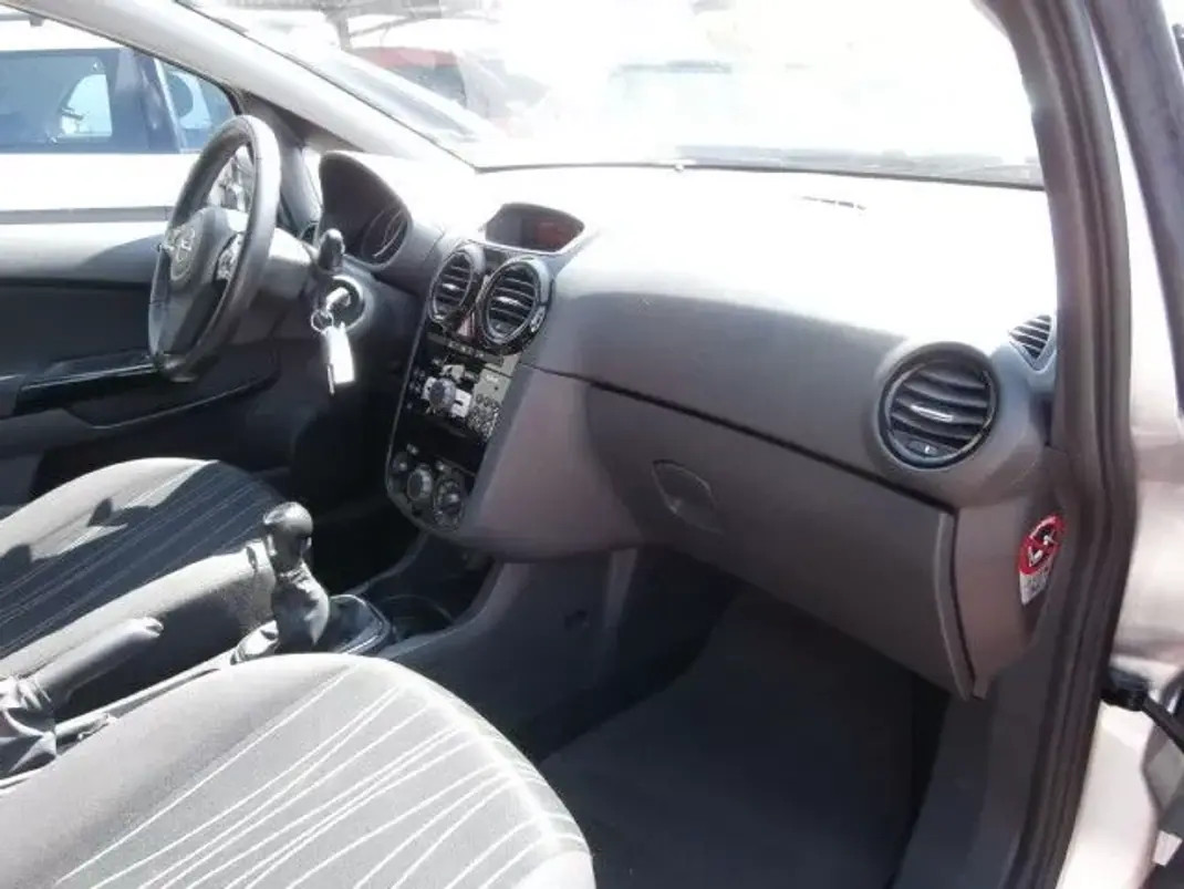Opel Corsa 2010 - 6850 EUR, 217667 km - 217667km - foto 31 de 34
