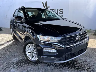 Volkswagen T-Roc 2021 - 24500 EUR, 122000 km - AUTO.MOTO.pt - 122000km - foto 4 de 16