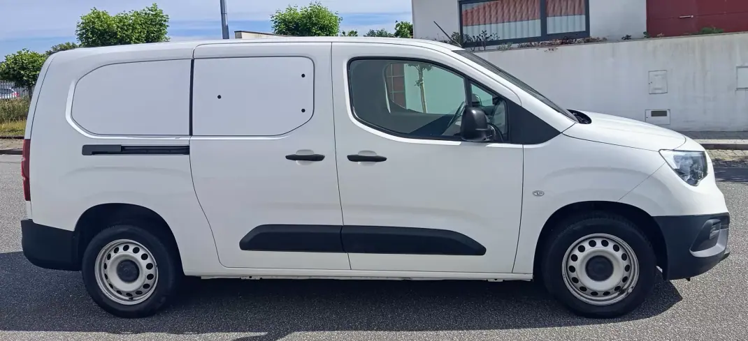 Opel Combo 2021 - 13500 EUR, 82000 km - AUTO.MOTO.pt - 82000km - foto 4 de 20