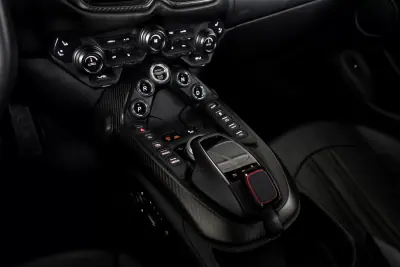 Aston Martin V8 Vantage Roadster 2021 - 165000 EUR, 14873 km - AUTO.MOTO.pt - 14873km - foto 14 de 21