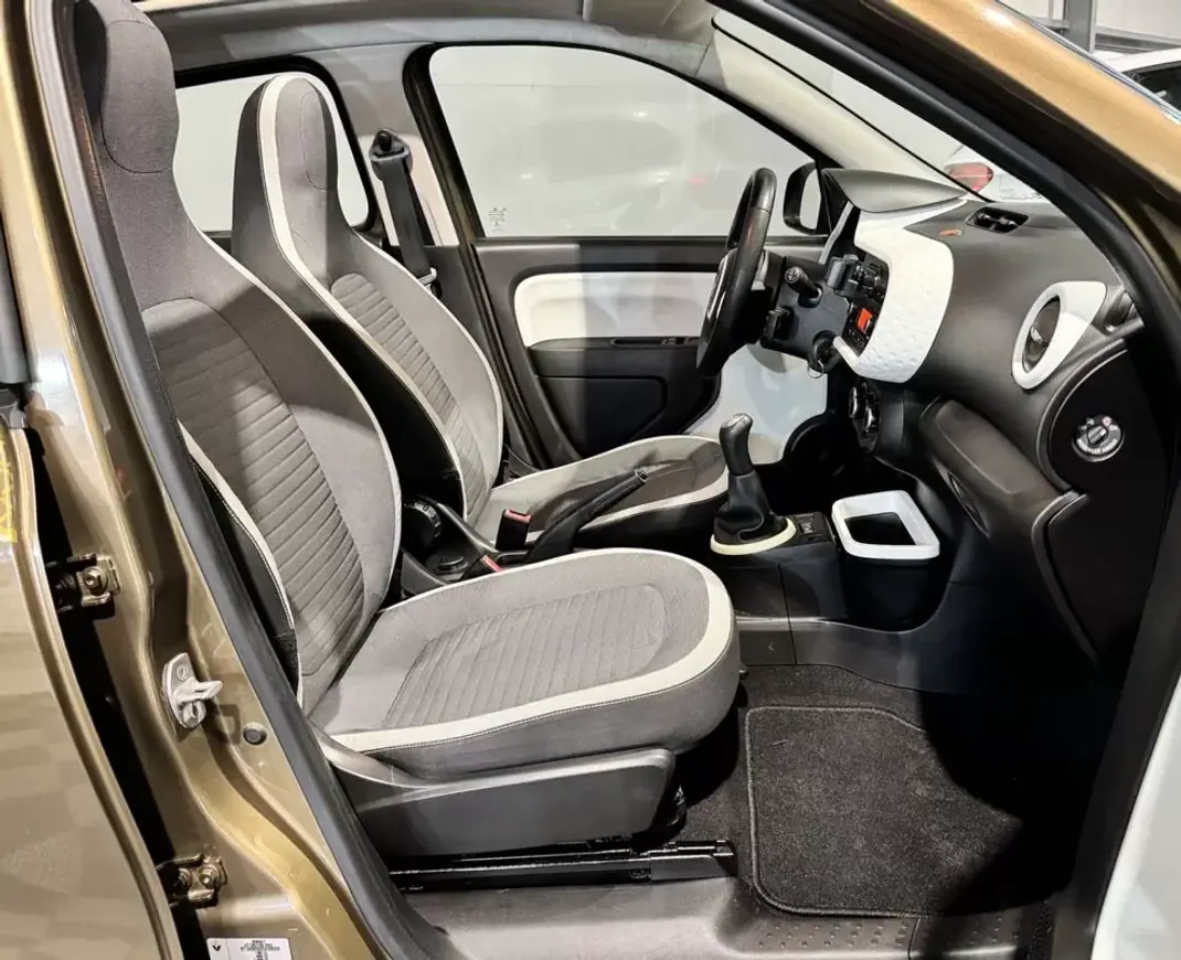 Renault Twingo 2015 - 7900 EUR, 124650 km - 124650km - foto 7 de 42
