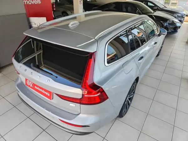 Volvo V60 2024 - 36500 EUR, 69000 km - AUTO.MOTO.pt - 69000km - foto 12 de 35