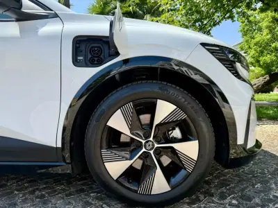 Renault Mégane E-Tech 2023 - 21990 EUR, 43500 km - AUTO.MOTO.pt - 43500km - foto 36 de 38