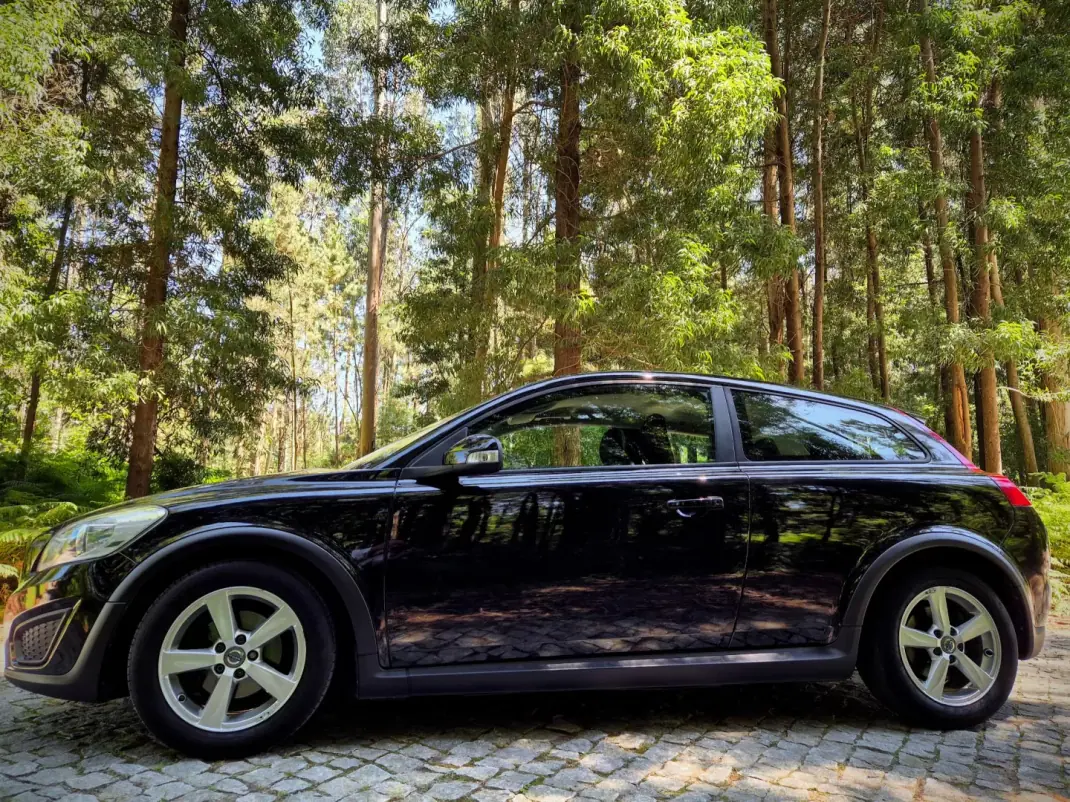 Volvo C30 2011 - 7750 EUR, 179000 km - AUTO.MOTO.pt - 179000km - foto 6 de 28