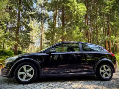 Volvo C30 2011 - 7750 EUR, 179000 km - AUTO.MOTO.pt - 179000km - foto 6 de 28