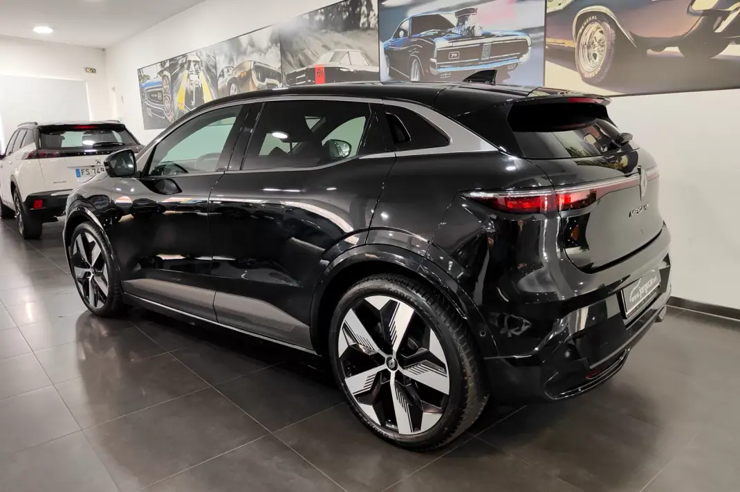 Renault Mégane E-Tech 2022 - 27990 EUR, 40000 km - AUTO.MOTO.pt - 40000km - foto 4 de 47