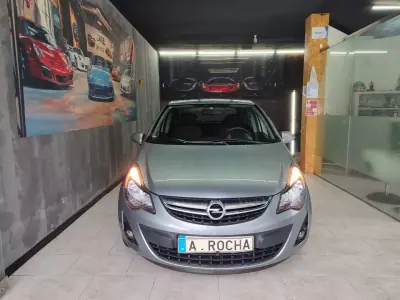 Opel Corsa 2013 - 7990 EUR, 118654 km - AUTO.MOTO.pt - 118654km - foto 2 de 14