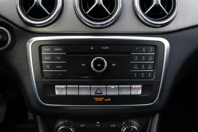 Mercedes-Benz CLA 200 2016 - 23500 EUR, 157000 km - AUTO.MOTO.pt - 157000km - foto 24 de 43