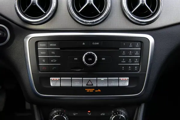 Mercedes-Benz CLA 200 2016 - 23500 EUR, 157000 km - AUTO.MOTO.pt - 157000km - foto 24 de 43