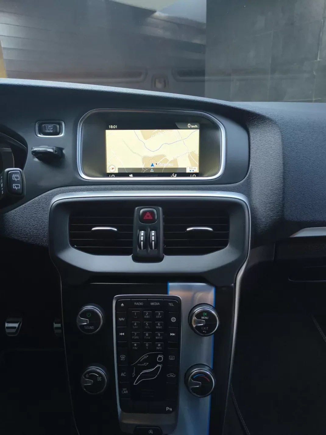 Volvo V40 2015 - 13900 EUR, 181000 km - AUTO.MOTO.pt - 181000km - foto 14 de 28