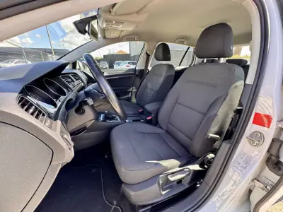 Volkswagen e-Golf 2019 - 16500 EUR, 70000 km - AUTO.MOTO.pt - 70000km - foto 14 de 18