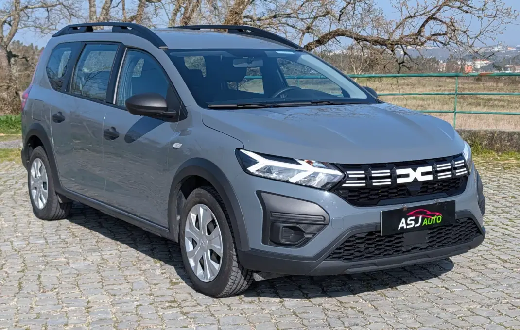 Dacia Jogger 2023 - 14250 EUR, 57740 km - AUTO.MOTO.pt - 57740km - foto 4 de 20