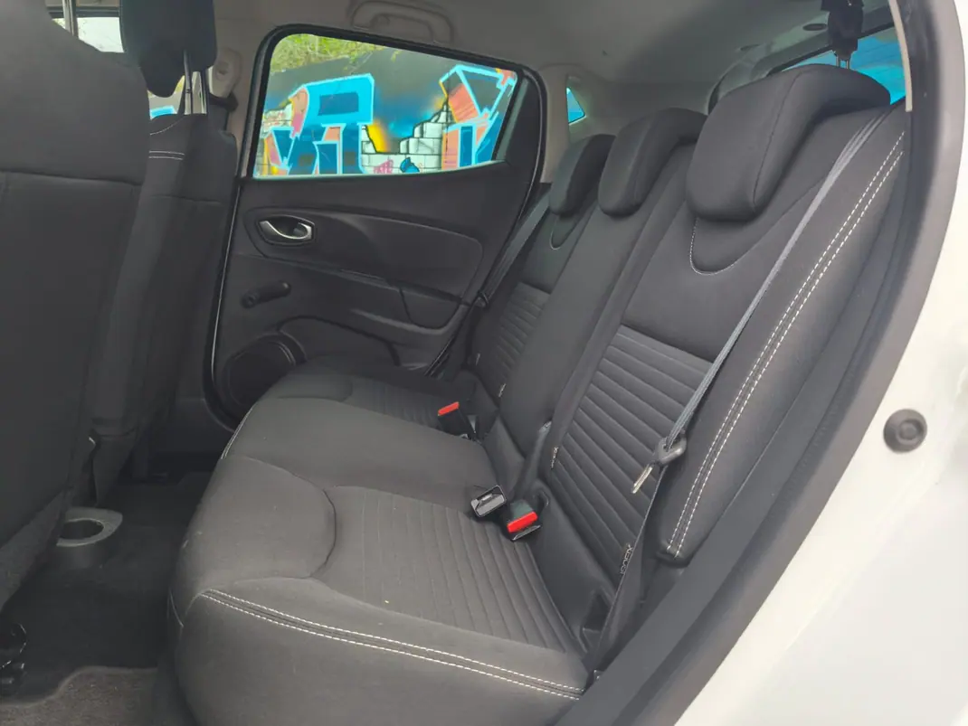 Renault Clio 2018 - 10950 EUR, 117726 km - AUTO.MOTO.pt - 117726km - foto 9 de 23