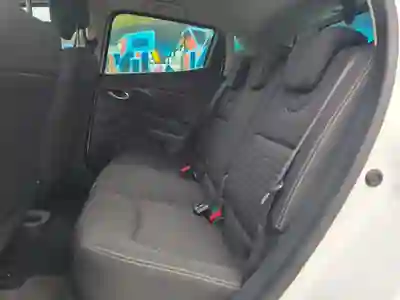 Renault Clio 2018 - 10950 EUR, 117726 km - AUTO.MOTO.pt - 117726km - foto 9 de 23