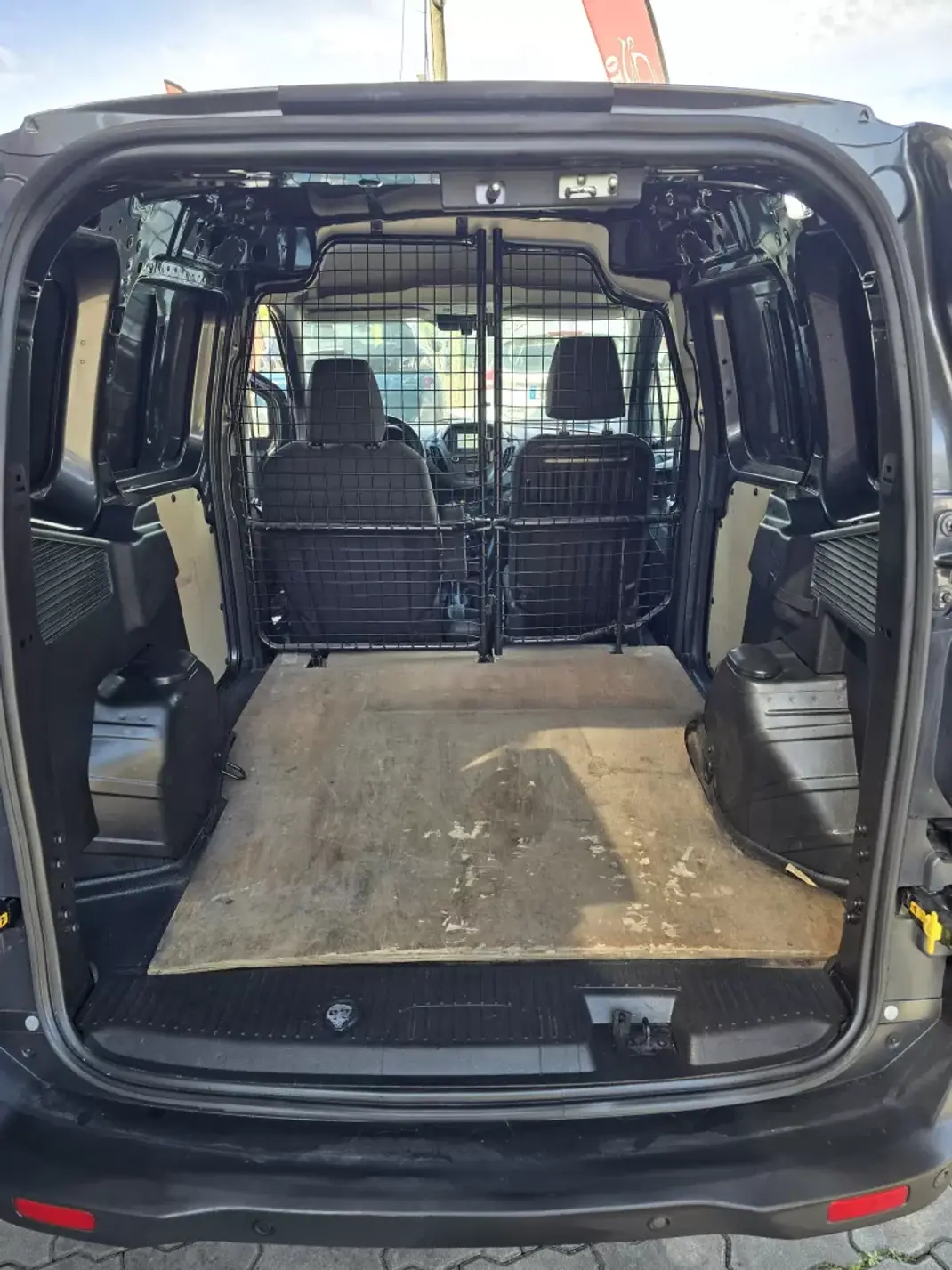 Ford Transit Connect 2019 - 12900 EUR, 111500 km - AUTO.MOTO.pt - 111500km - foto 6 de 12