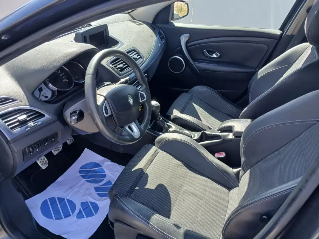 Renault Mégane 2010 - 7800 EUR, 122607 km - AUTO.MOTO.pt - 122607km - foto 18 de 29