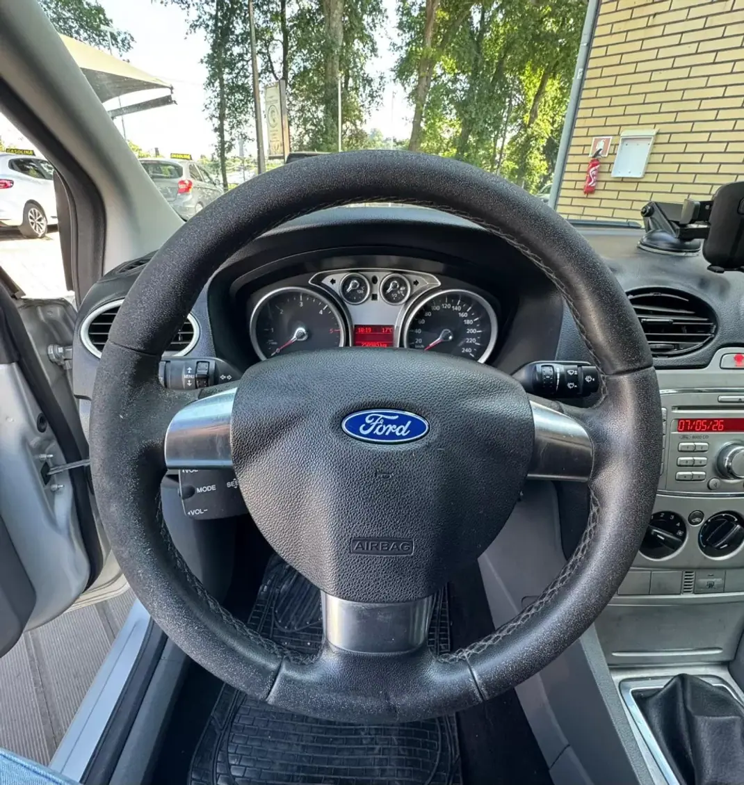 Ford Focus SW 2008 - 3400 EUR, 250000 km - AUTO.MOTO.pt - 250000km - foto 4 de 6