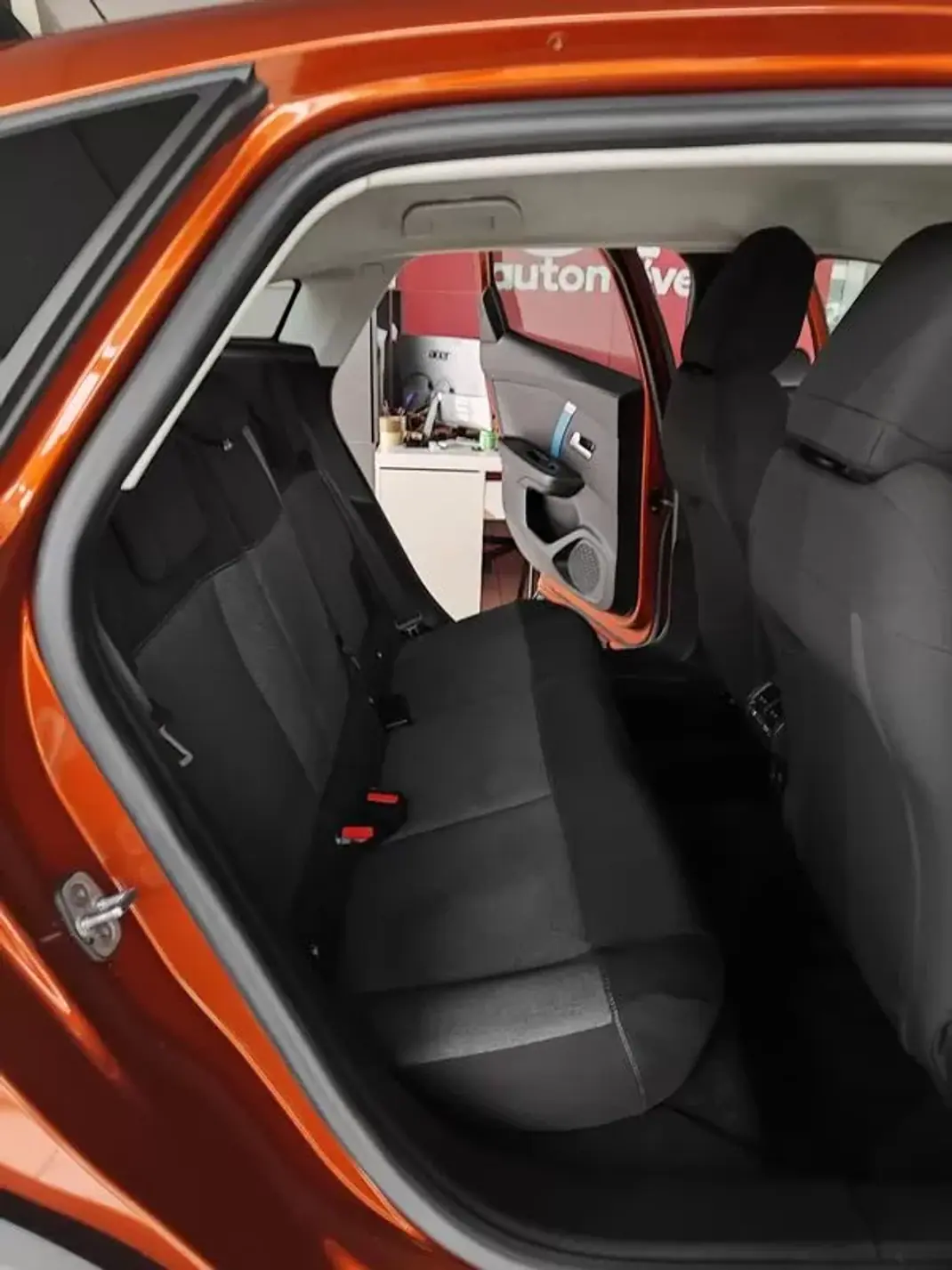 Citroën e-C4 2022 - 18500 EUR, 29900 km - AUTO.MOTO.pt - 29900km - foto 17 de 32