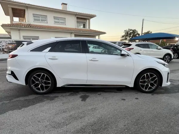 Kia ProCeed 2022 - 19450 EUR, 92000 km - AUTO.MOTO.pt - 92000km - foto 4 de 51