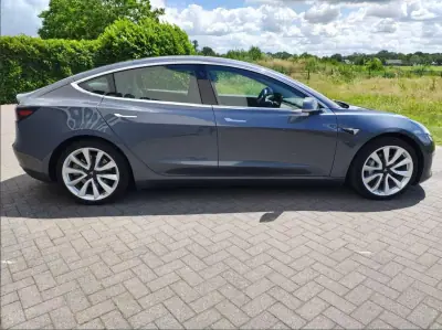 Tesla Model 3 2019 - 22900 EUR, 224000 km - AUTO.MOTO.pt - 224000km - foto 2 de 26