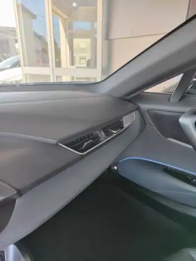 BMW i8 2017 - 65500 EUR, 96600 km - AUTO.MOTO.pt - 96600km - foto 34 de 38