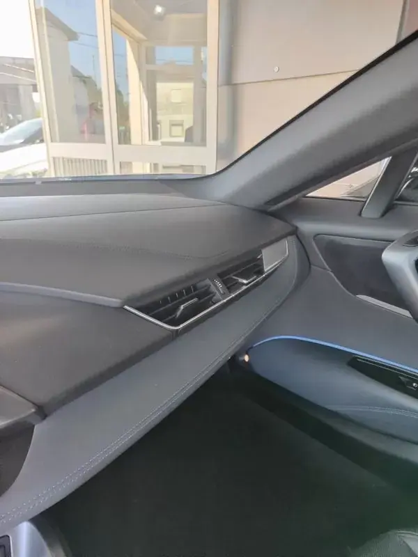 BMW i8 2017 - 65500 EUR, 96600 km - AUTO.MOTO.pt - 96600km - foto 34 de 38