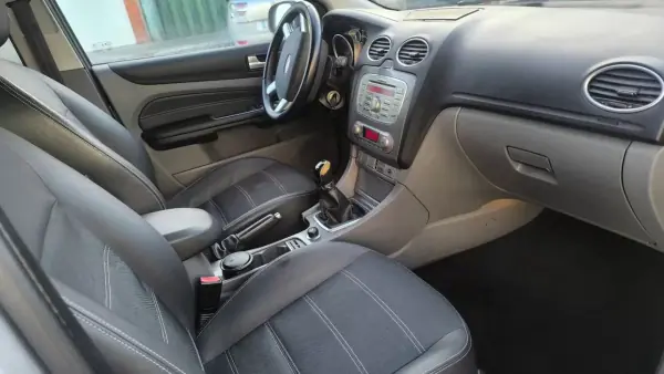 Ford Focus SW 2009 - 5500 EUR, 226000 km - AUTO.MOTO.pt - 226000km - foto 4 de 16