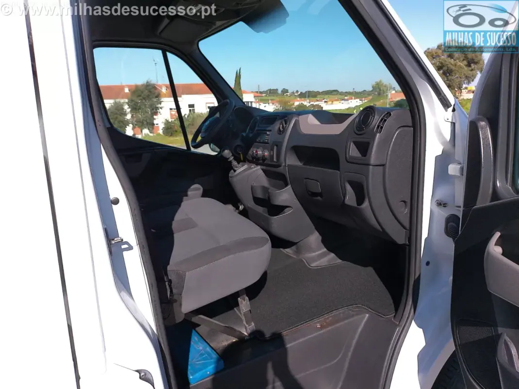 Renault 2017 - 16750 EUR, 185000 km - AUTO.MOTO.pt - 185000km - foto 4 de 21