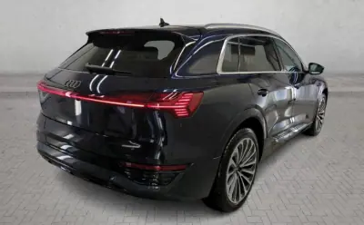 Audi Q8 e-Tron 2023 - 55000 EUR, 9800 km - AUTO.MOTO.pt - 9800km - foto 3 de 14