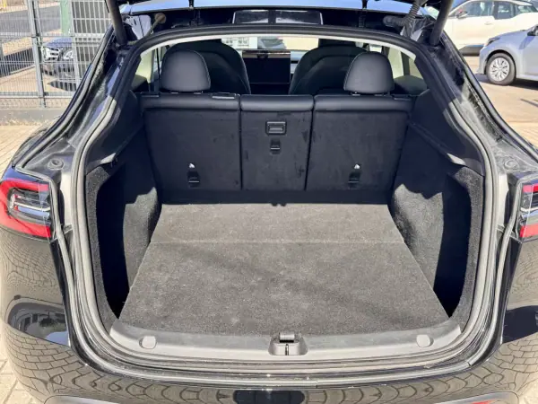 Tesla Model Y 2023 - 32990 EUR, 130000 km - 130000km - foto 18 de 18