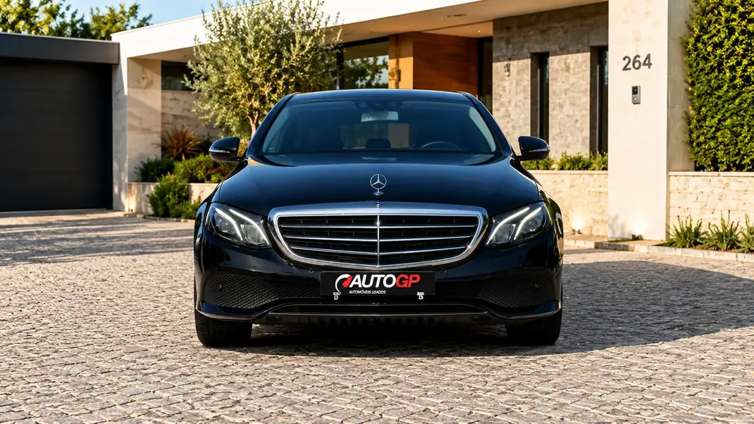 Mercedes-Benz E 300 2020 - 27950 EUR, 138000 km - AUTO.MOTO.pt - 138000km - foto 1 de 19
