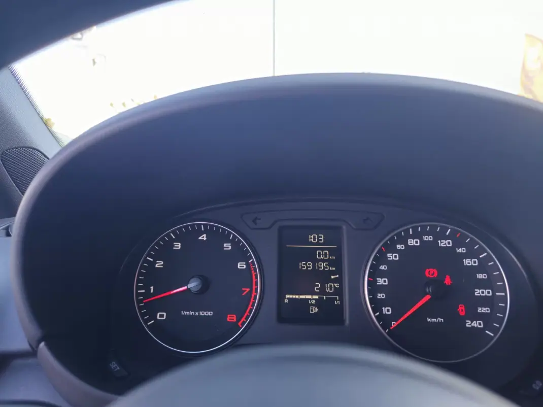 Audi A1 2012 - 8990 EUR, 159195 km - AUTO.MOTO.pt - 159195km - foto 7 de 12