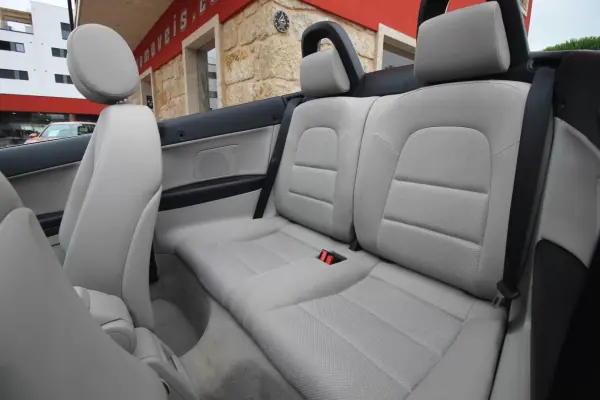 Audi A3 Cabrio 2010 - 11650 EUR, 117000 km - AUTO.MOTO.pt - 117000km - foto 14 de 25