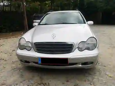 Mercedes-Benz C 220 2002 — foto 2 de 15