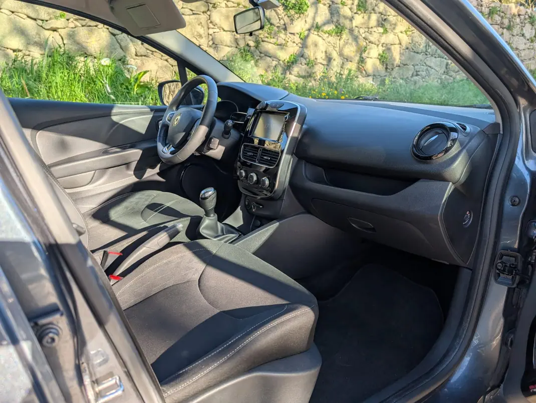 Renault Clio 2018 - 10500 EUR, 69000 km - AUTO.MOTO.pt - 69000km - foto 8 de 19