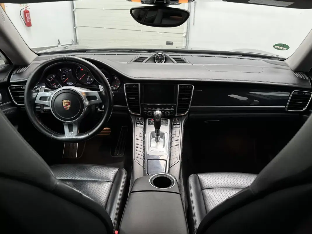 Porsche Panamera 2015 - 33990 EUR, 247000 km - AUTO.MOTO.pt - 247000km - foto 21 de 44