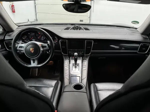 Porsche Panamera 2015 - 33990 EUR, 247000 km - AUTO.MOTO.pt - 247000km - foto 21 de 44