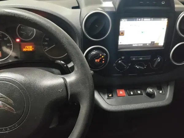 Citroën 2016 - 7777 EUR, 204000 km - AUTO.MOTO.pt - 204000km - foto 6 de 7