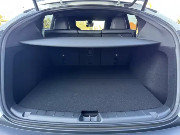 Tesla Model Y 2026 - 44900 EUR, 100 km - AUTO.MOTO.pt - 100km - foto 29 de 31