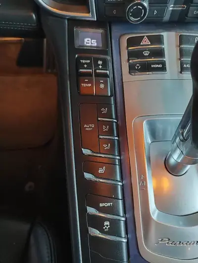 Porsche Panamera 2011 - 39500 EUR, 139500 km - AUTO.MOTO.pt - 139500km - foto 30 de 37