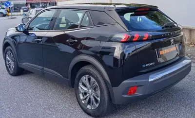 Peugeot e-2008 2022 - 17990 EUR, 70100 km - AUTO.MOTO.pt - 70100km - foto 7 de 19