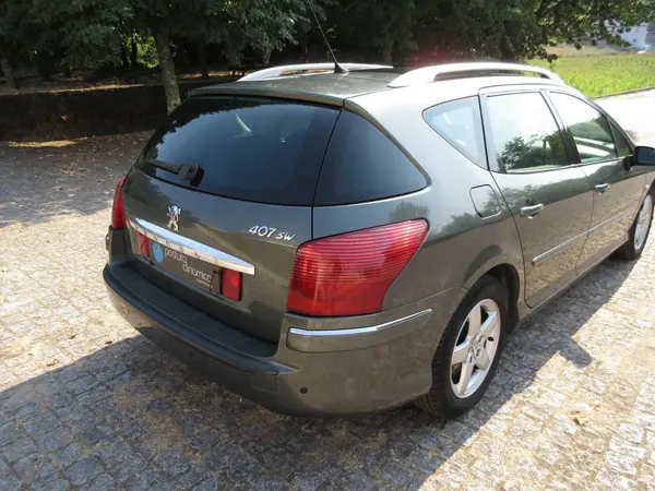 Peugeot 407 SW 2008 - 3999 EUR, 218000 km - AUTO.MOTO.pt - 218000km - foto 6 de 16