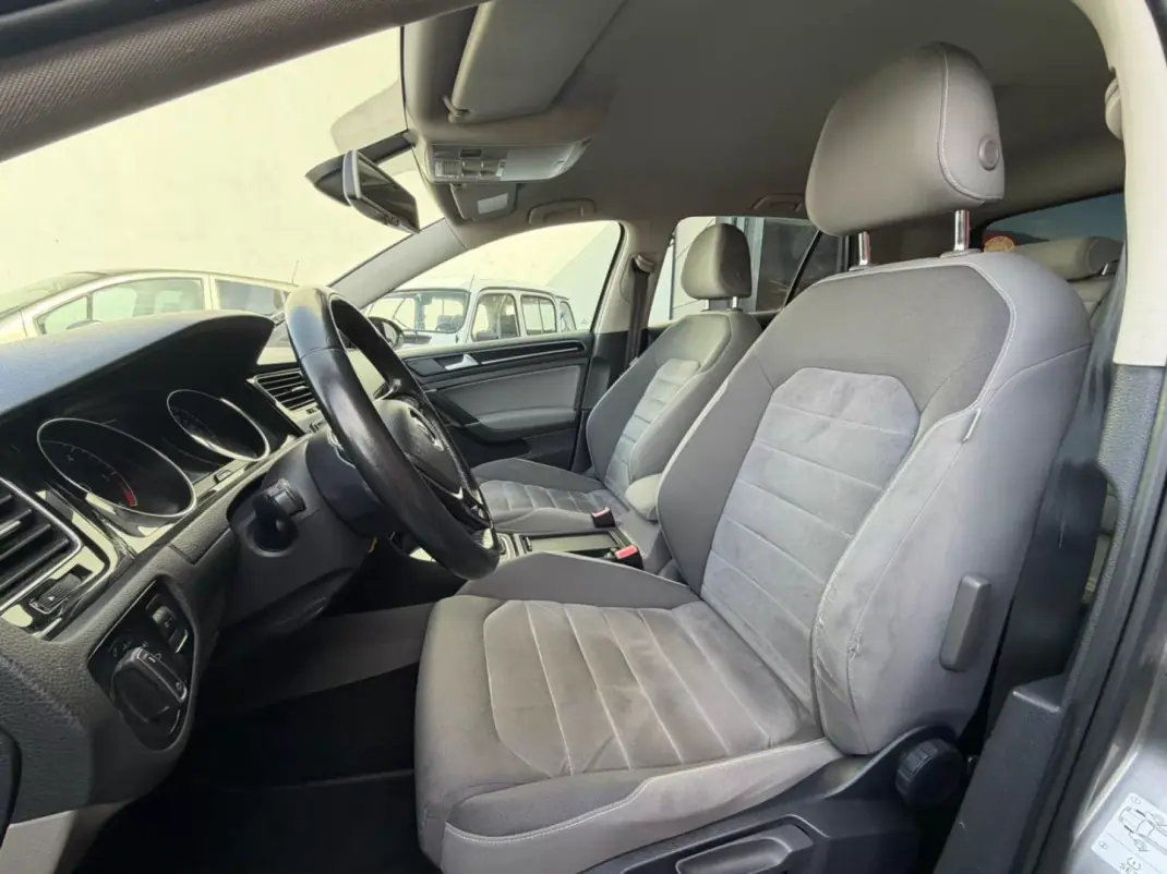 Volkswagen Golf 2014 - 15500 EUR, 143946 km - AUTO.MOTO.pt - 143946km - foto 10 de 23