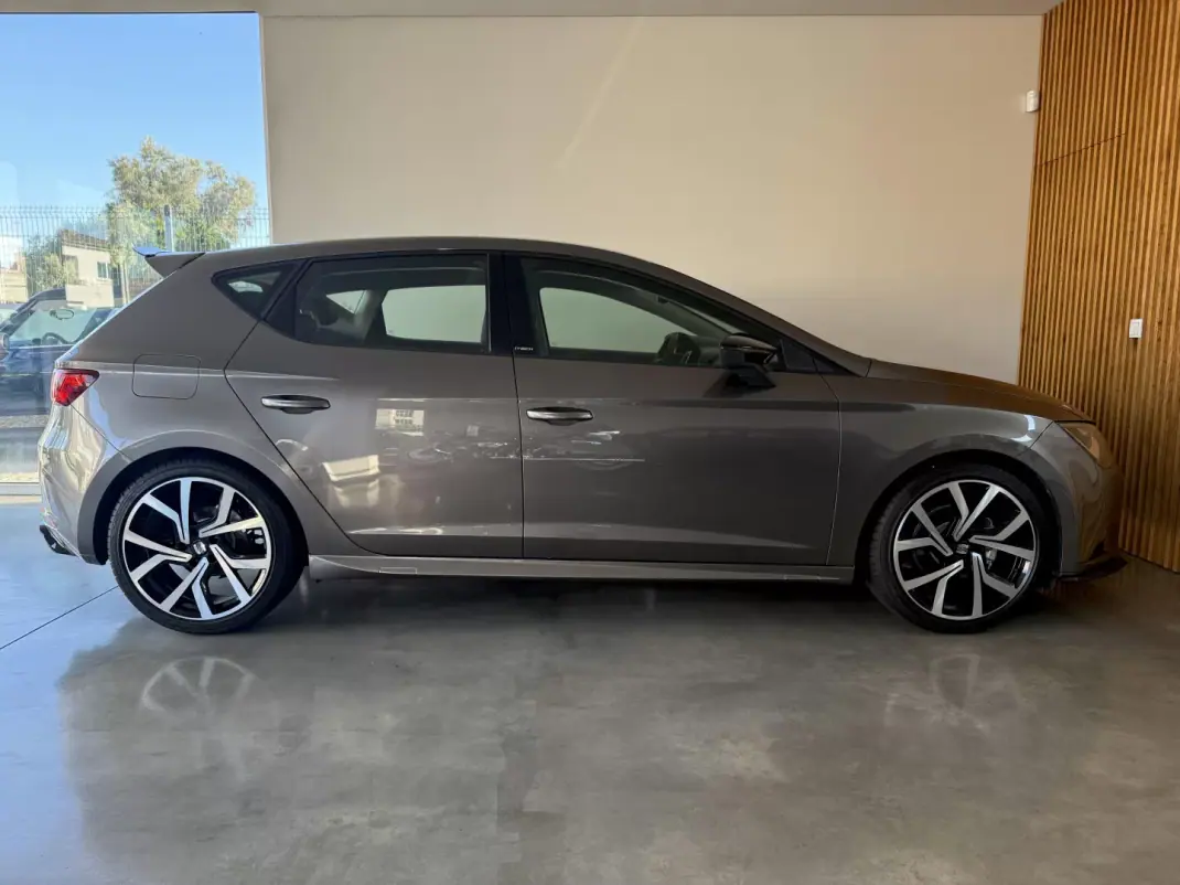 SEAT Leon 2015 - 14000 EUR, 181000 km - AUTO.MOTO.pt - 181000km - foto 34 de 92