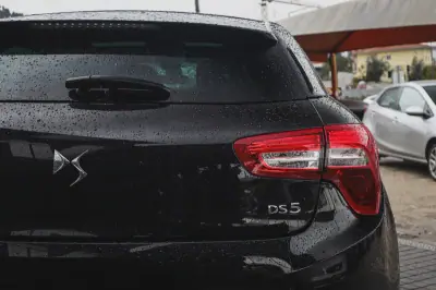 DS DS5 2018 - 16880 EUR, 136800 km - AUTO.MOTO.pt - 136800km - foto 19 de 23