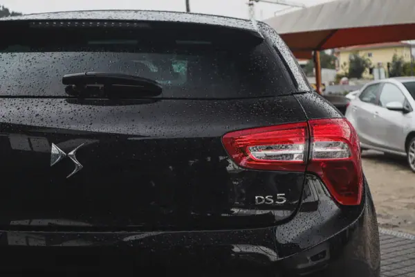DS DS5 2018 - 16550 EUR, 136800 km - AUTO.MOTO.pt - 136800km - foto 19 de 23