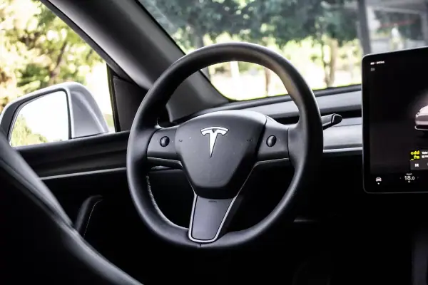 Tesla Model Y 2023 - 37900 EUR, 74250 km - AUTO.MOTO.pt - 74250km - foto 29 de 40