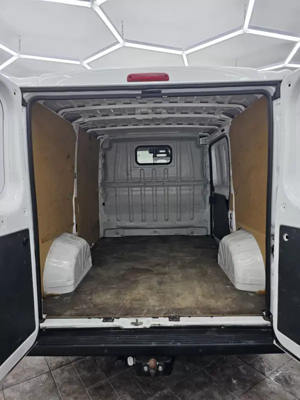 Peugeot BOXER 2.0 BlueHDi 435 L4H2 Premium 2017 - 15990 EUR, 168872 km - AUTO.MOTO.pt - 168872km - foto 30 de 30