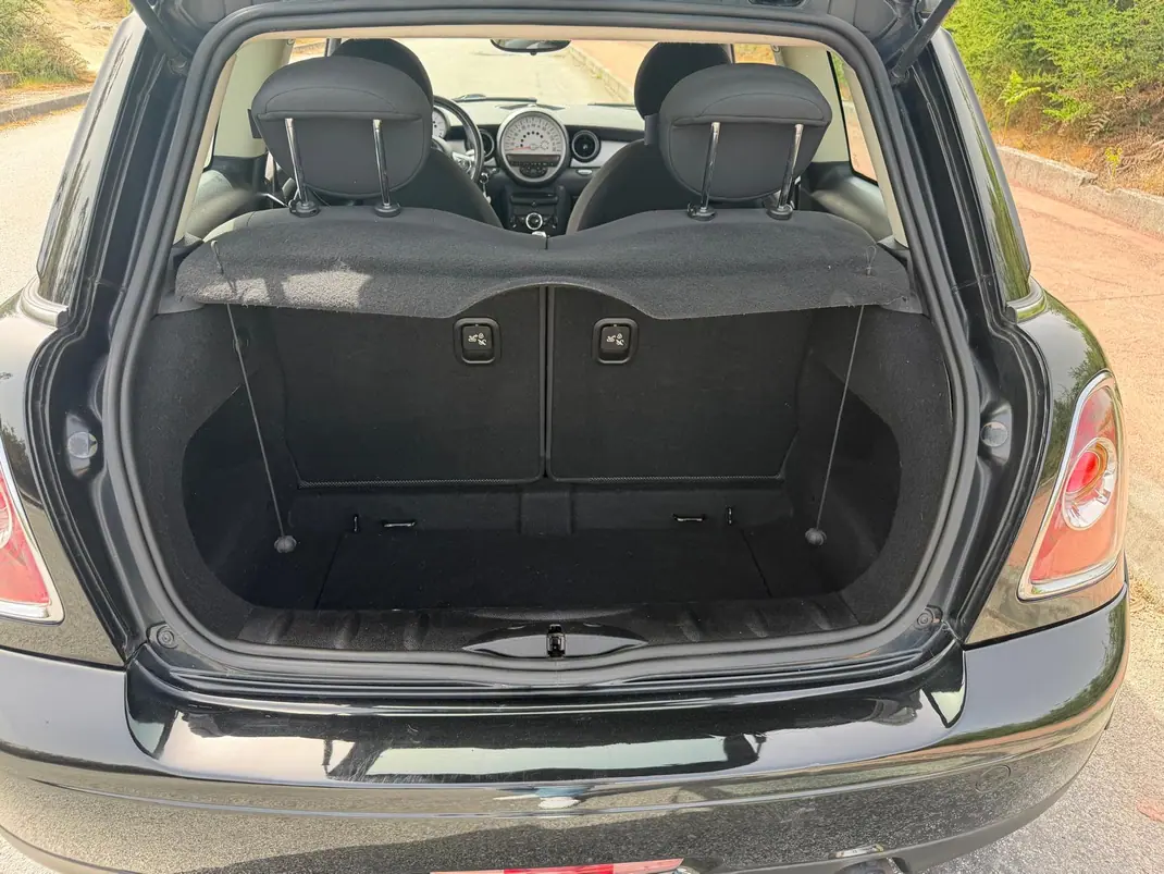 MINI Cooper 2011 - 7000 EUR, 175000 km - AUTO.MOTO.pt - 175000km - foto 7 de 13